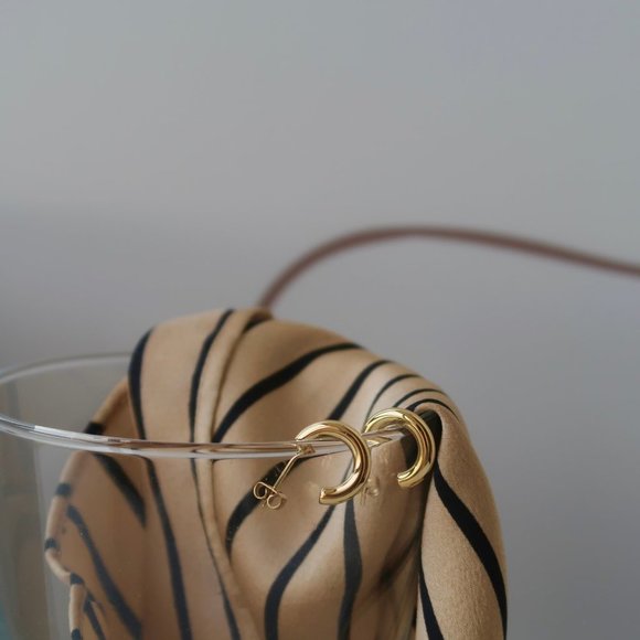 NEW 18K Gold Plated Round Tube Hoop Earrings - Picture 4 of 9